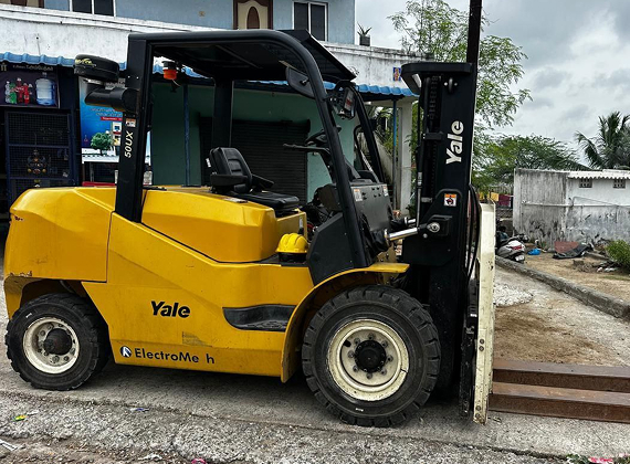 Cranes & Forklifts Rental — Chakra Machinery Movers Tamil Nadu